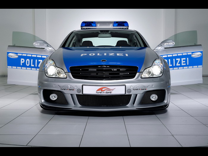 Source url:http://www.motoradictos.com/mercedes-benzrabus-rocket-police- 