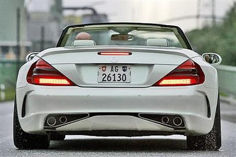 A primera vista en este Mercedes SL lo que m s nos cala es el kit de 