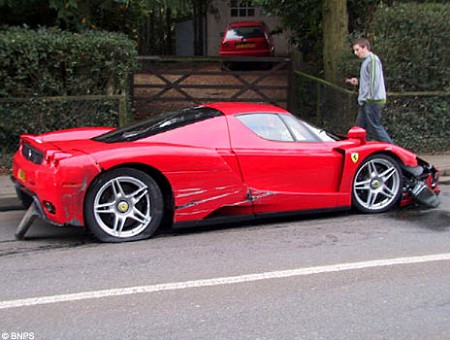 Ferrari on Ferrari Enzo Contra Un Autob  S