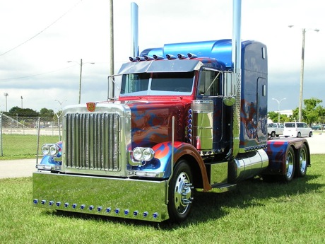 Usando un famos simo modelo del fabricante americano Peterbilt Motors 