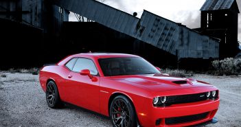 El Dodge Challenger continúa la senda del éxito, ya supera al Camaro 2015 Dodge Challenger SRT Supercharged