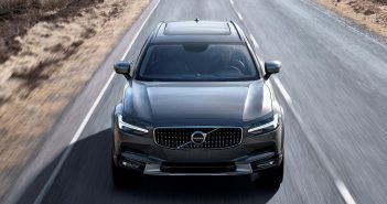 Ranchera todoterreno: Así luce el Volvo V90 Cross Country en imágenes New Volvo V90 Cross Country Driving