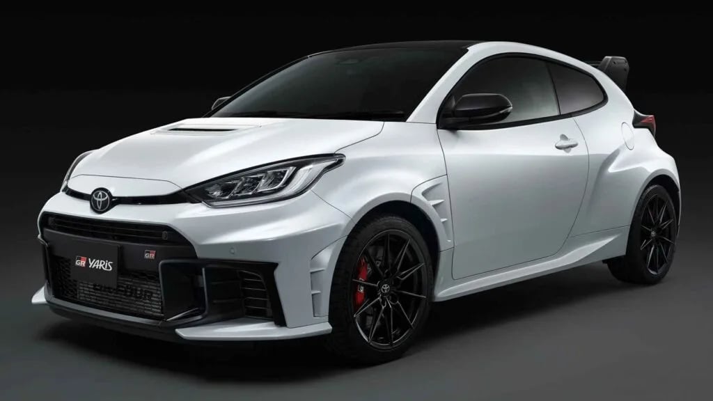 Piden más de 50.000 euros por este Toyota Yaris, pero cuando veas su freno de mano vertical y sus 280 CV lo entenderás todo