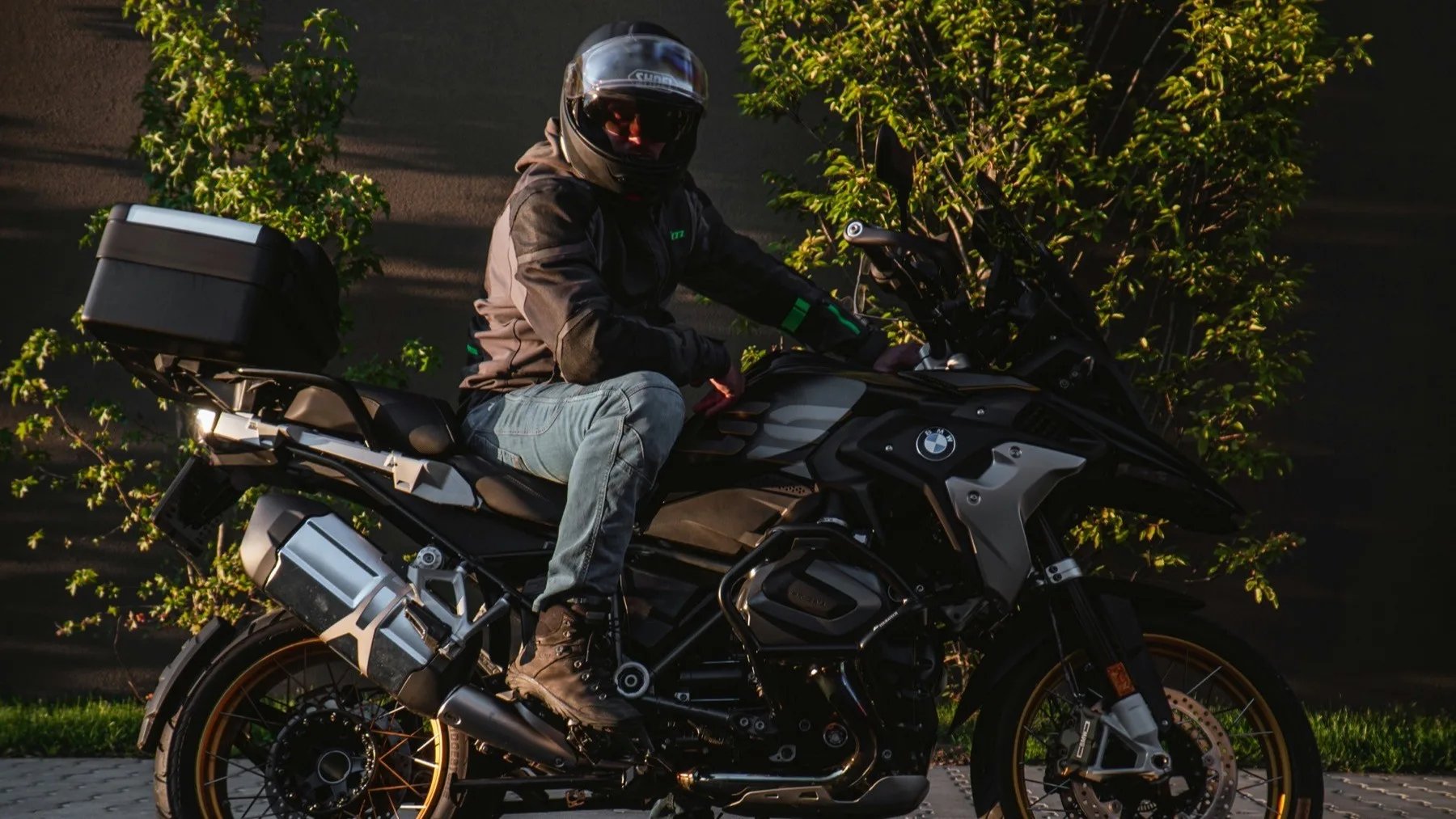 Septiembre marca para muchos motoristas el regreso a los trayectos habituales desplazamientos al trabajo recorridos urbanos y salidas de fin de semana que empiezan a convivir con temperaturas maacutes