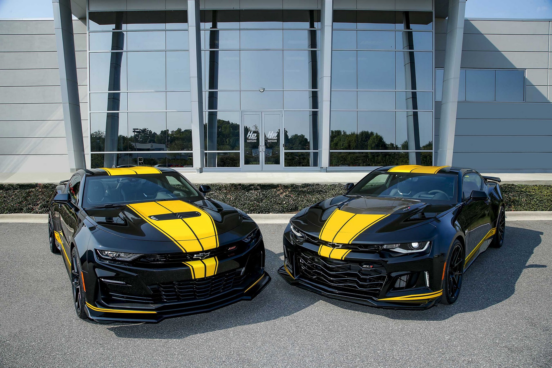 Chevrolet-Camaro-Hertz-1