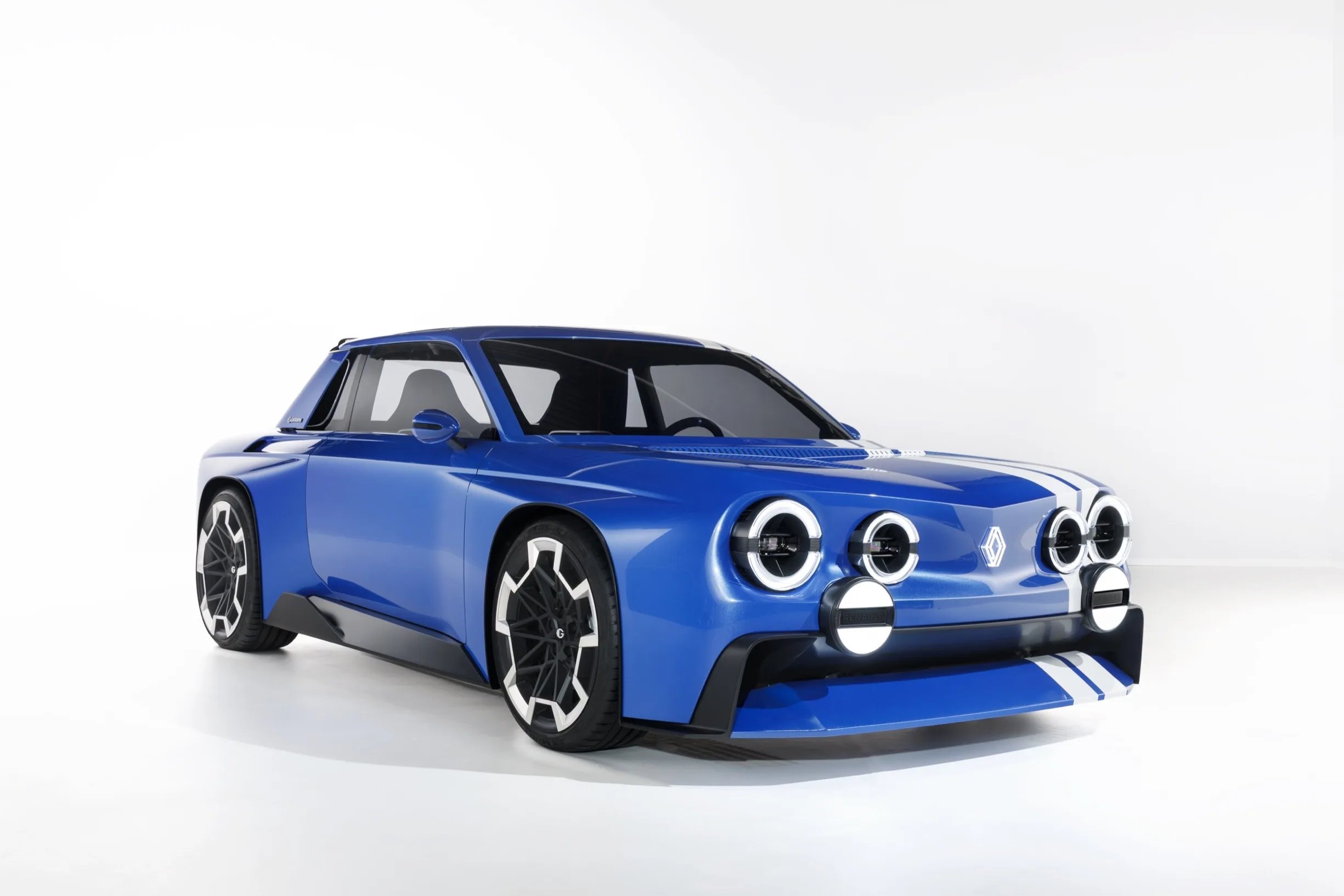 Renault 8 Gordini Concept eléctrico blanco, visto de frente y lateral