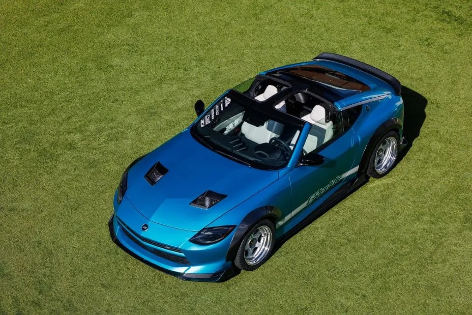 Nissan Z azul descapotable, visto desde arriba