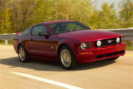 El desafío de un Ford Mustang sedán es falso