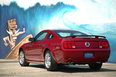 El desafío de un Ford Mustang sedán es falso