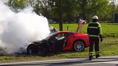 Ferrari 599 GTB Fiorano en llamas