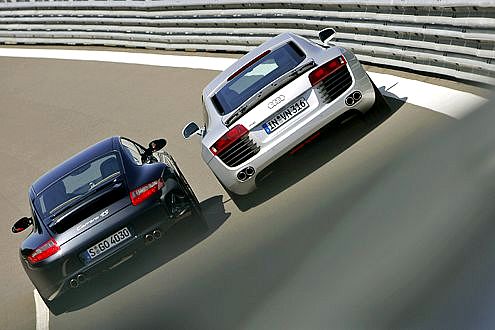 Audi R8 y Porsche 911 4S, persiguiendo el trono