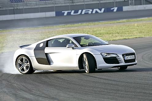 Audi R8 y Porsche 911 4S, persiguiendo el trono