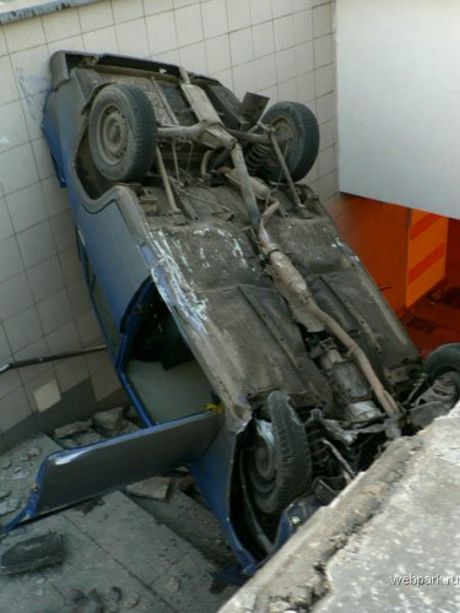 El coche que sólo quería coger el metro