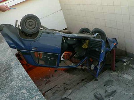 El coche que sólo quería coger el metro