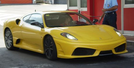 Ferrari 430 Scuderia de producción, cazado