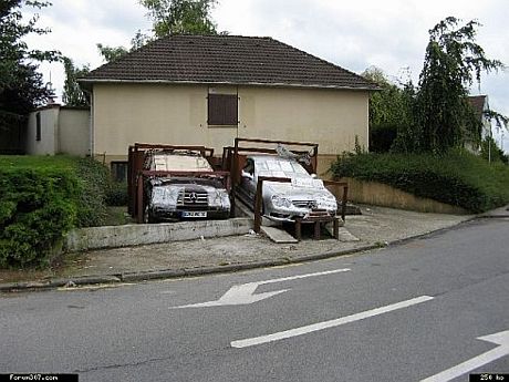 Meredes SL55 AMG y ML400 CDI abandonados como protesta