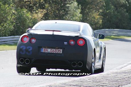 El Nissan GT-R ahora va a por el Carrera GT