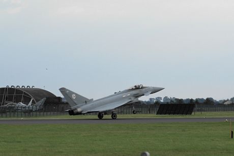 Bugatti Veyron vs Eurofighter Typhoon