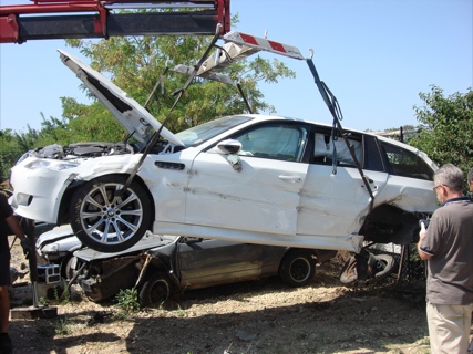 Los estragos de un pinchazo en un BMW M5 Touring