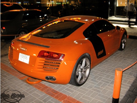 Audi R8 naranja en Dubai