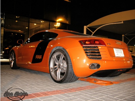 Audi R8 naranja en Dubai