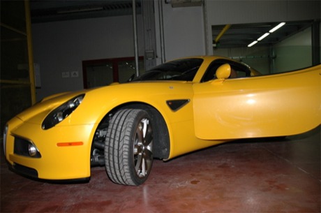 Alfa Romeo 8C en amarillo