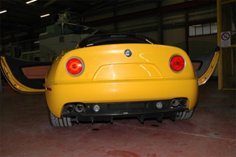 Alfa Romeo 8C en amarillo