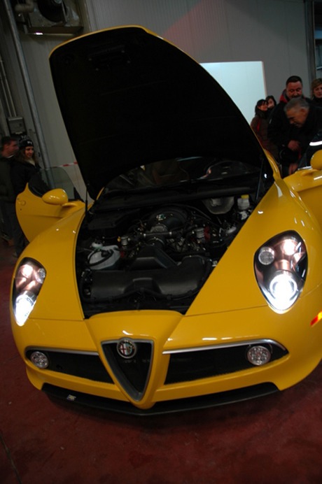 Alfa Romeo 8C en amarillo