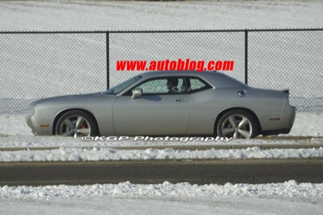 Dodge Challenger R/T y SRT8, sin camuflaje