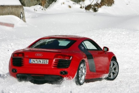 En la nieve: Gallardo Superleggera, Continental GT, 911 Turbo y Audi R8 con vídeo incluido