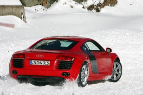 En la nieve: Gallardo Superleggera, Continental GT, 911 Turbo y Audi R8