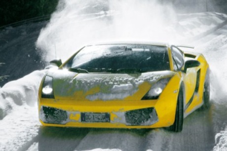 En la nieve: Gallardo Superleggera, Continental GT, 911 Turbo y Audi R8