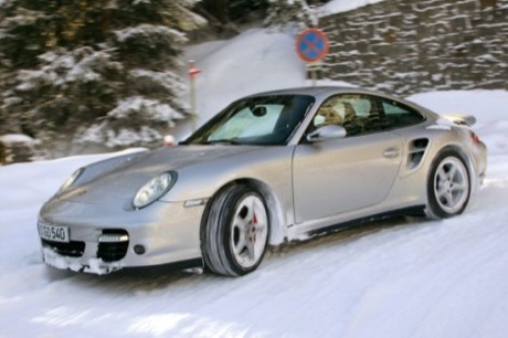 En la nieve: Gallardo Superleggera, Continental GT, 911 Turbo y Audi R8 con vídeo incluido