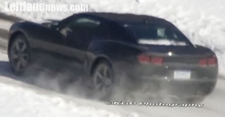 Chevrolet Camaro, cazado en negro impoluto