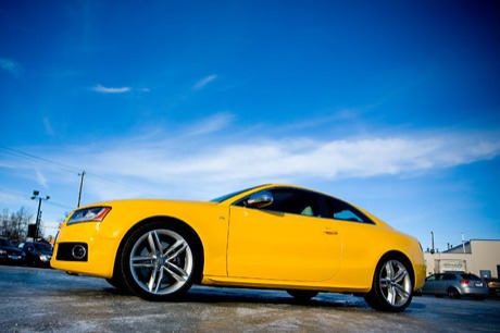 Audi S5 y R8 en Amarillo Ímola