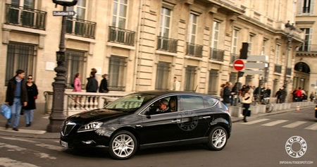 El nuevo Lancia Delta, cazado en París