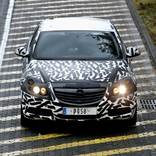 Opel Insignia espía