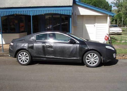 Renault Laguna Coupé y el nuevo Renault Mégane cazados en Australia