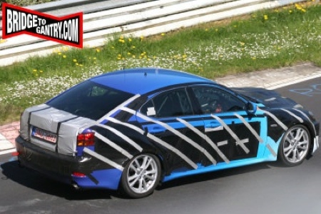Extraño Lexus IS deambulando por Nurburgring