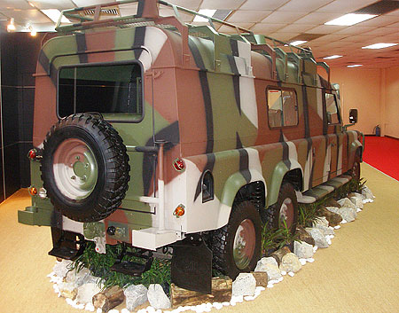 Land Rover Defender 6?4 Puma