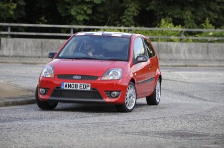 Reino Unido: Ford Fiesta Zetec S Red