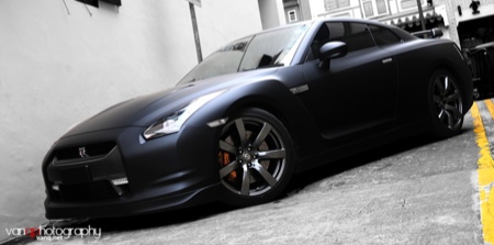 Espectacular Nissan GT-R negro mate