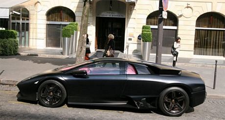 Lamborghini Murciélago negro mate e interior ¡rosa!