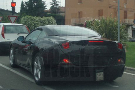 Ferrari Calirfornia cazado en Maranello