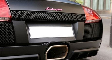 Lamborghini Murciélago negro mate e interior ¡rosa!