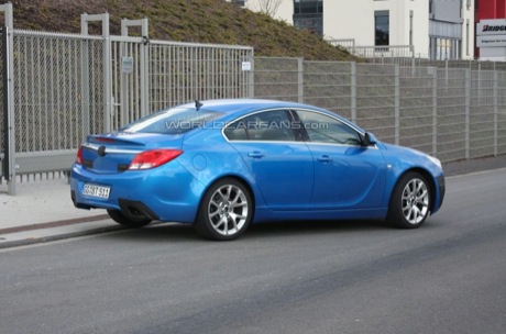 Fotos espía del Opel Insignia OPC: esta vez, en azul