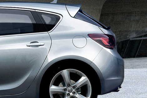 2010_opel_astra_leak_005-0409-950x650