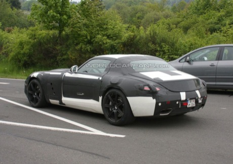 Mercedes SLS AMG Gullwing, en blanco