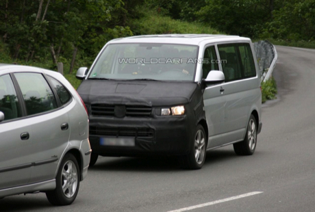 Fotos espía de la renovada Volkswagen T5 Multivan