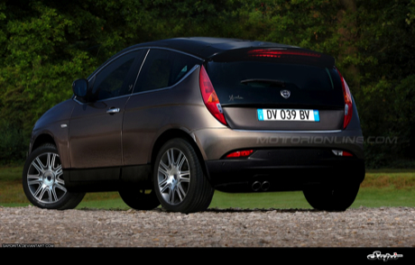 2010-lancia-ypsilon-2